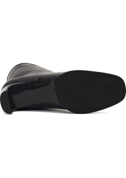Kadın Siyah Kısa Kalın Topuklu Deri Bot 25WFD133518
