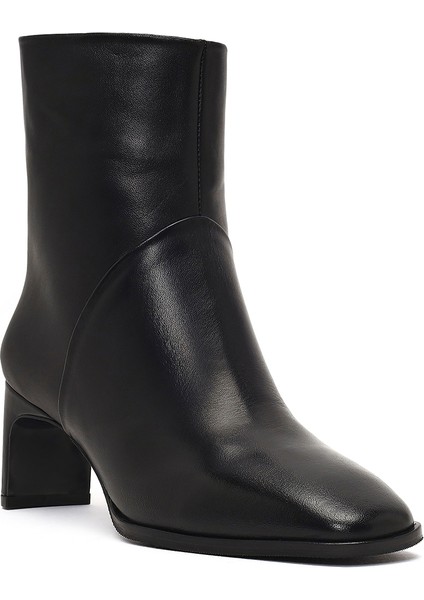 Kadın Siyah Kısa Kalın Topuklu Deri Bot 25WFD133518