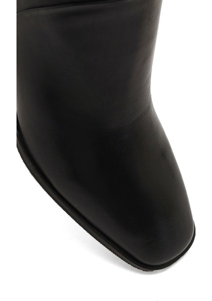 Kadın Siyah Kısa Kalın Topuklu Deri Bot 25WFD133518