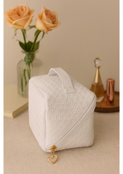 Çapraz Açılan Makyaj Çantası Beyaz