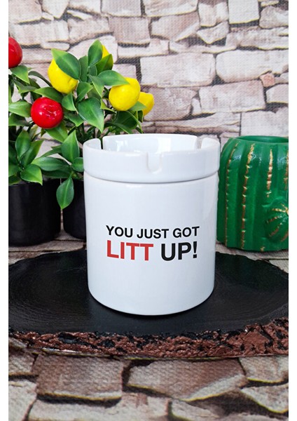 Suits You Just Got Litt Up Baskılı Seramik Kapaklı Kokusuz Küllük