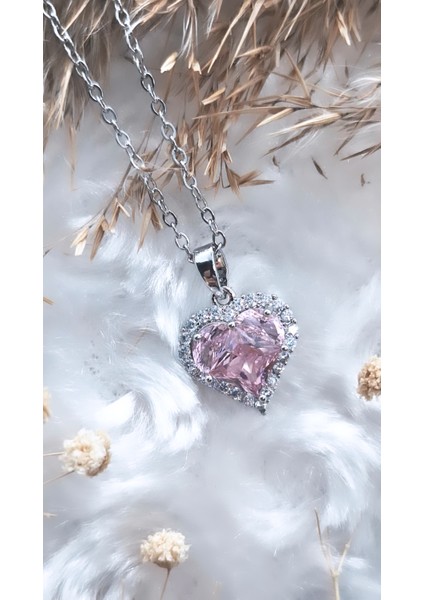 Çerçeveli Zirkon T Aşlı Kalp Çelik Kolye modelleri