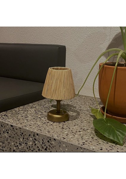 30 cm yüksekliğiyle ideal boyutta El Yapımı Rafya & Hasır Masa Üstü Kablosuz Pilli Abajur modelleri
