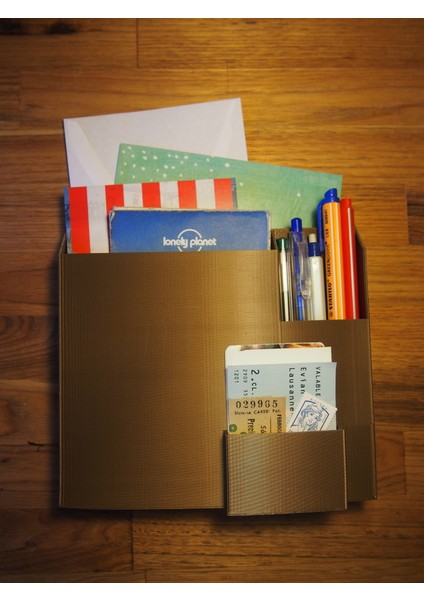 Kalem ve Küçük Eşya Bölmeli Küçük Mektup Düzenleyici - Duvarda fiyatları