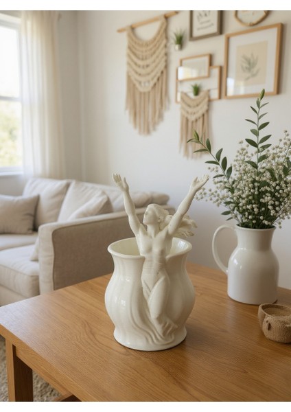 Uyanış Heykeli – Kadınsı Vazo ve Organizatör