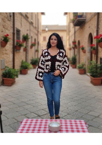 Kısa Kesim Bordo Koton Iplik Motifli Bolero Hırka-Bordo Siyah Krem Renginde Bağlamalı El Örgüsü Kısa Bolero