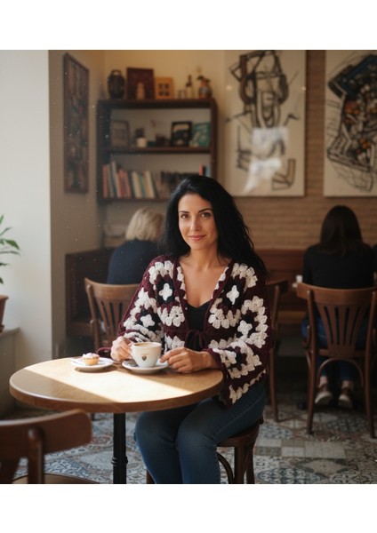 Kısa Kesim Bordo Koton Iplik Motifli Bolero Hırka-Bordo Siyah Krem Renginde Bağlamalı El Örgüsü Kısa Bolero