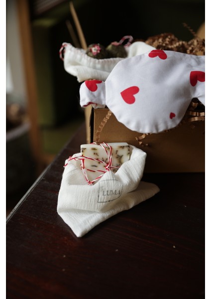 Luma Touch Kiraz-Vişne Çekirdekli Lavantalı Göz Maskesi, Doğal Mum, Blossom Tea & Meditasyon Seti