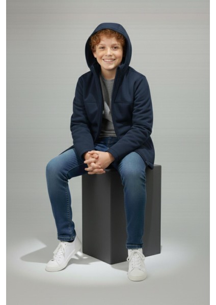 Erkek Çocuk Kapüşonlu Fermuarlı Dik Yaka Su ve Rüzgar Geçirmez Softshell Mont