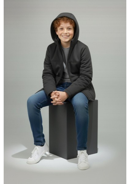 Erkek Çocuk Kapüşonlu Fermuarlı Dik Yaka Su ve Rüzgar Geçirmez Softshell Mont