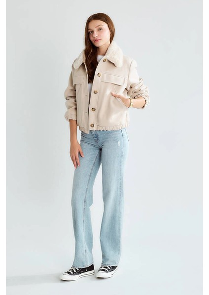 Kuzu Kürk Yakalı Düğmeli Kısa Suni Deri Ceket