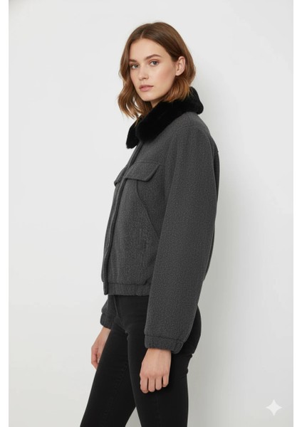 Kuzu Kürk Yakalı Düğmeli Kısa Suni Deri Ceket modelleri