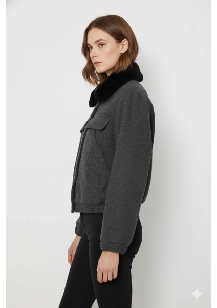 Kuzu Kürk Yakalı Düğmeli Kısa Suni Deri Ceket fırsatları