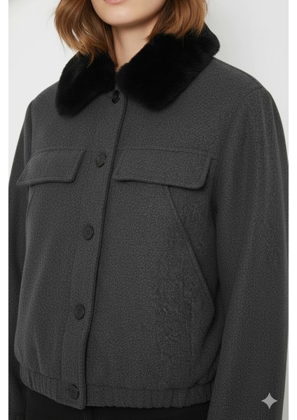 Kuzu Kürk Yakalı Düğmeli Kısa Suni Deri Ceket indirimleri