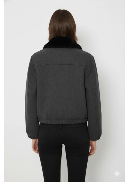 Kuzu Kürk Yakalı Düğmeli Kısa Suni Deri Ceket