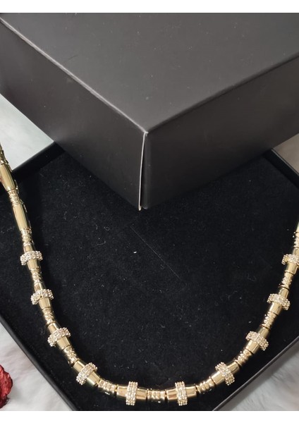 Vip Seri Pirinç Gold Renk Zirkon Taş Detaylı Serenay Kolyesi