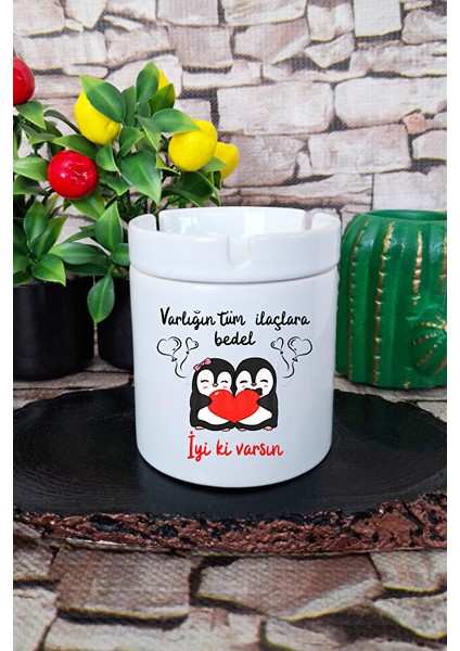 Iyi Ki Varsın-Penguen Baskılı Eş, Sevgili, Arkadaşa Hediyelik Kokusuz Kapaklı Seramik Küllük