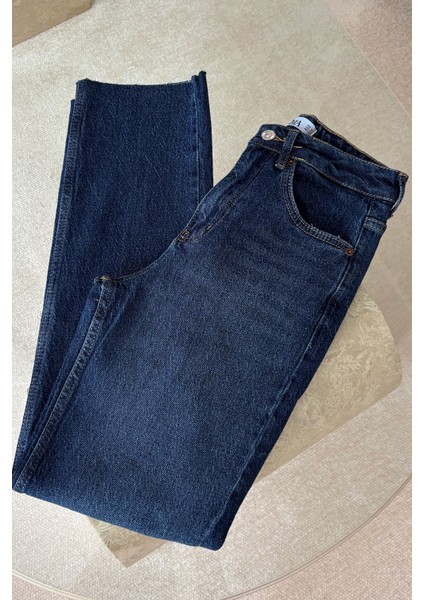 Kesik Paça Boyfit Jean- Koyu Mavi fırsatları