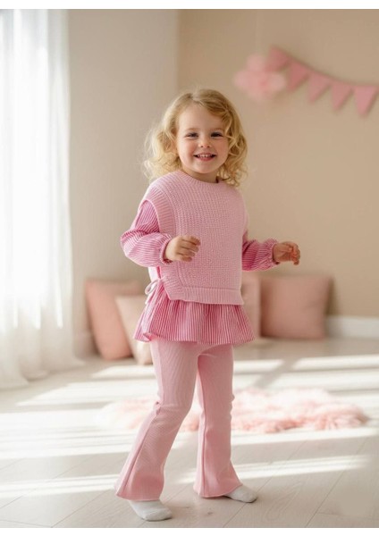 Pembe Fırfır Detaylı Kombin Takım – Örme & Gömlek Kumaş Üst + Boru Paça Alt