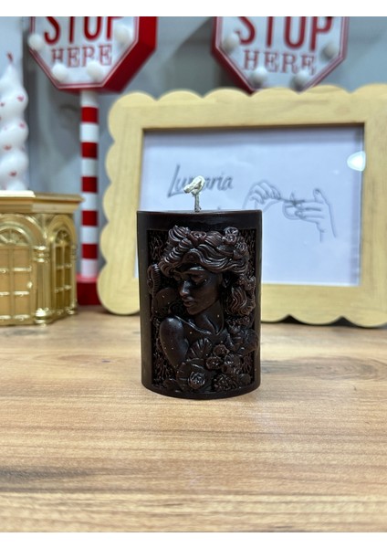 Kadın Figürlü Kahverengi Dekoratif Kabartma Mum - Boy :8cm - Çap: 5cm - Salon ve Hediye Dekoru fiyatları