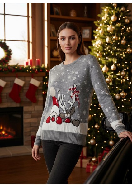 Kadın Yılbaşı Temalı Noel Baba ve Ren Geyiği Desenli Triko Kazak