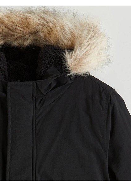 Lcw Kids Siyah Kapüşonlu Erkek Çocuk Mont modelleri