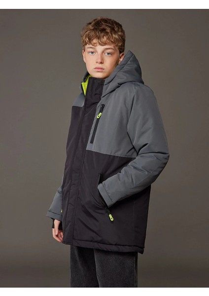 Lcw Kids Siyah Kapüşonlu Erkek Çocuk Mont fırsatları