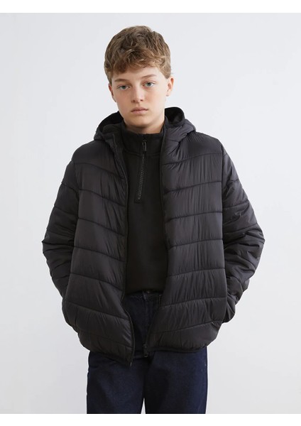 Lcw Kids Siyah Kapüşonlu Erkek Çocuk Şişme Mont