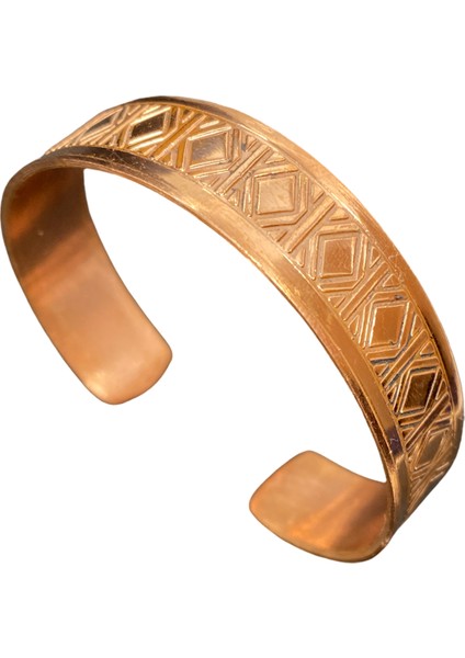 El Işçiliği Kabartma Desenli Saf Bakır Bileklik ; Enerji Dengeleyici Geleneksel Şifa Niyetine ; Kadın ve Erkek Için Uygun , Esnek Yapısı Ile Ayarlanabilir Bileklik Genişlik 15 Mm. (BKR3024)
