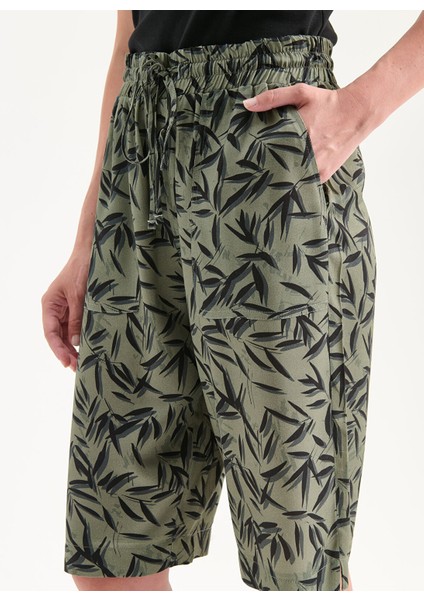 Yeni Sezon Beli Lastikli Çiçekli Kadın Şort modelleri