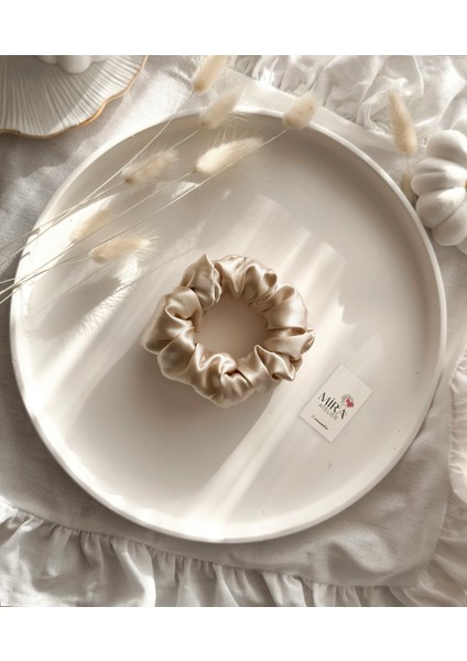 Çocuk Saten Toka - Bej Parıltı – Tekli Lüks Lastik Model Scrunchie
