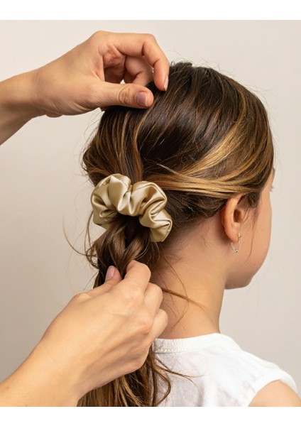 Kadın Saten Toka - Bej Parıltı – Tekli Lüks Lastik Model Scrunchie fiyatları