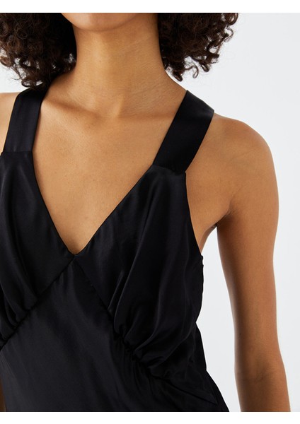 Yeni Sezon V Yaka Düz Askılı Saten Elbise fırsatları