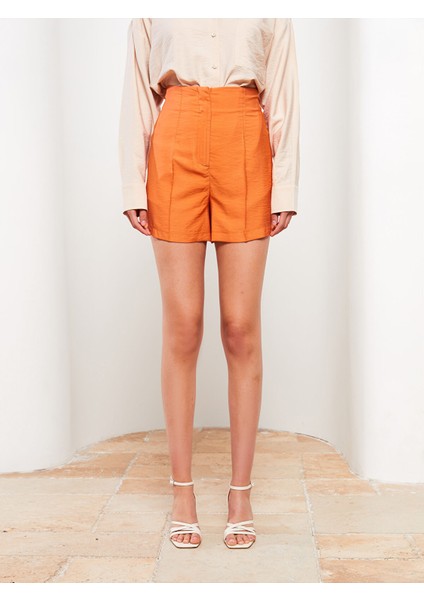 Yeni Sezon Kadın Standart Fit Düz Şort fırsatları