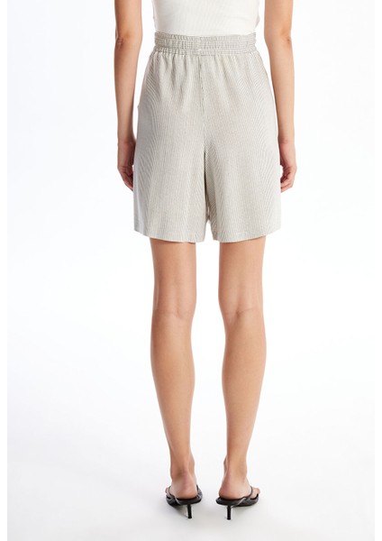 Yeni Sezon Beli Lastikli Keten Karışımlı Kadın Şort fırsatları