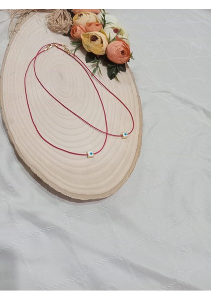 Kırmızı Deri Ipli Arkadaş Kolye