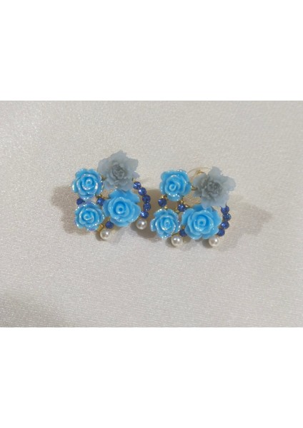 Mavi Çiçek ve Kelebek Detaylı Taşlı Küpe - Zarif Tasarım, Işıltılı Aksesuar