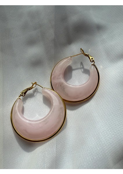 Mermer Desenli Halka Küpe – Modern ve Zarif Tasarım