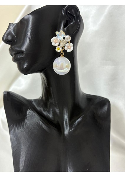 Çiçekli Incili ve Taş Detaylı Küpe – Zarif ve Romantik Tasarım fırsatları