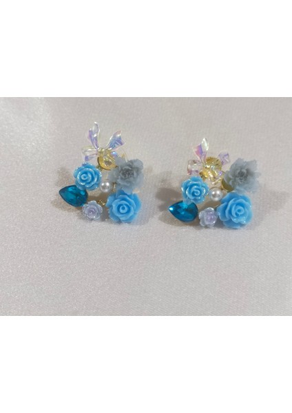 Mavi Çiçek ve Kelebek Detaylı Taşlı Küpe - Zarif Tasarım, Işıltılı Küpe