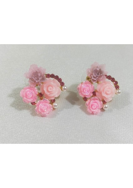 Pembe Çiçek ve Kelebek Detaylı Taşlı Küpe - Zarif Tasarım, Işıltılı Küpe