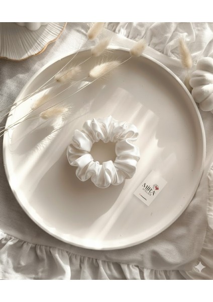 Çocuk Saten Toka - Beyaz İnci – Tekli Lüks Lastik Model Scrunchie