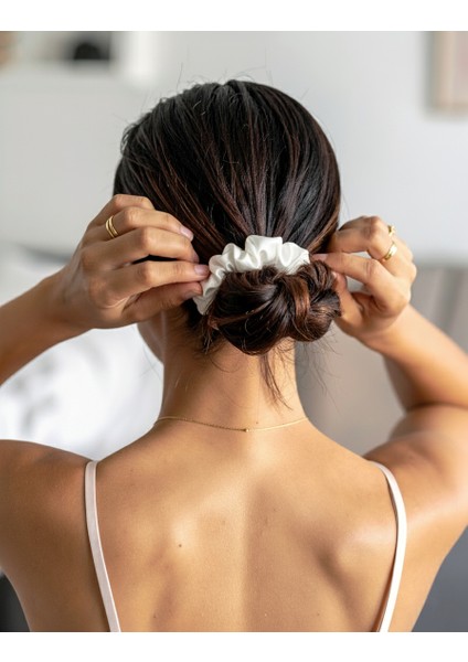 Çocuk Saten Toka - Beyaz İnci – Tekli Lüks Lastik Model Scrunchie fırsatları