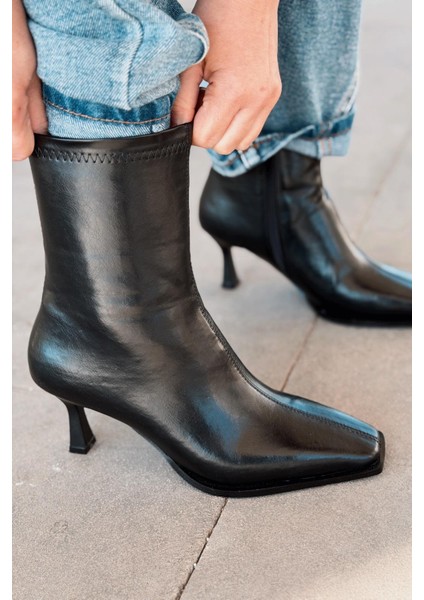 Alderie Kadın Topuklu Bot Siyah Mat Deri