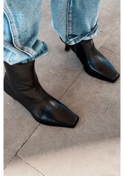 Alderie Kadın Topuklu Bot Siyah Mat Deri modelleri