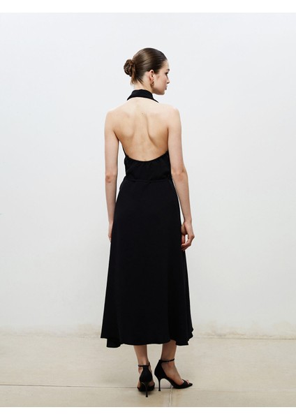 Yeni Sezon Halter Yaka Kuşaklı Saten Elbise fırsatları