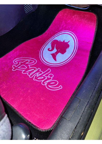 Barbie Temalı Canlı Pembe Kadife Dokulu Dijital Baskılı Oto Dekor Paspas fırsatları