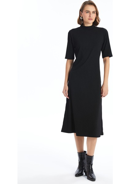 Yeni Sezon Dik Yaka Düz Kısa Kollu Elbise