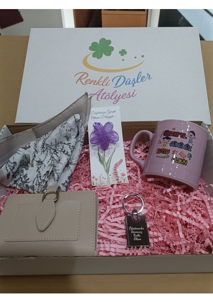 Renkli Düşler Atölyesi Öğretmenler Günü Hediye Kutusu – Zarif ve Anlamlı Özel Set | Cüzdan, Kupa, Kalem&anahtarlık, Fular, Toka Set
