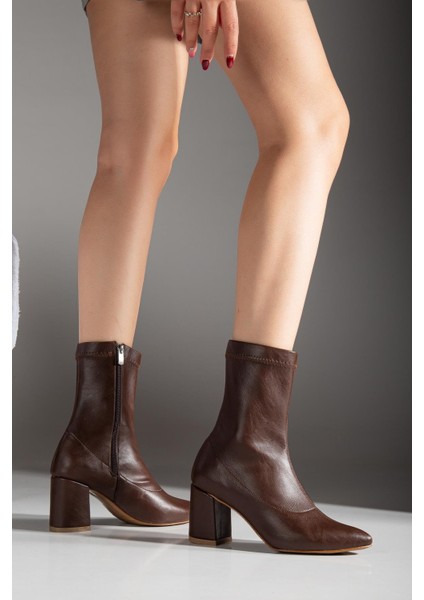 Kadın Kahverengi Sivri Burun Fermuarlı Esnek Kalın Topuklu Bilekte Streç Bot Bootie modelleri
